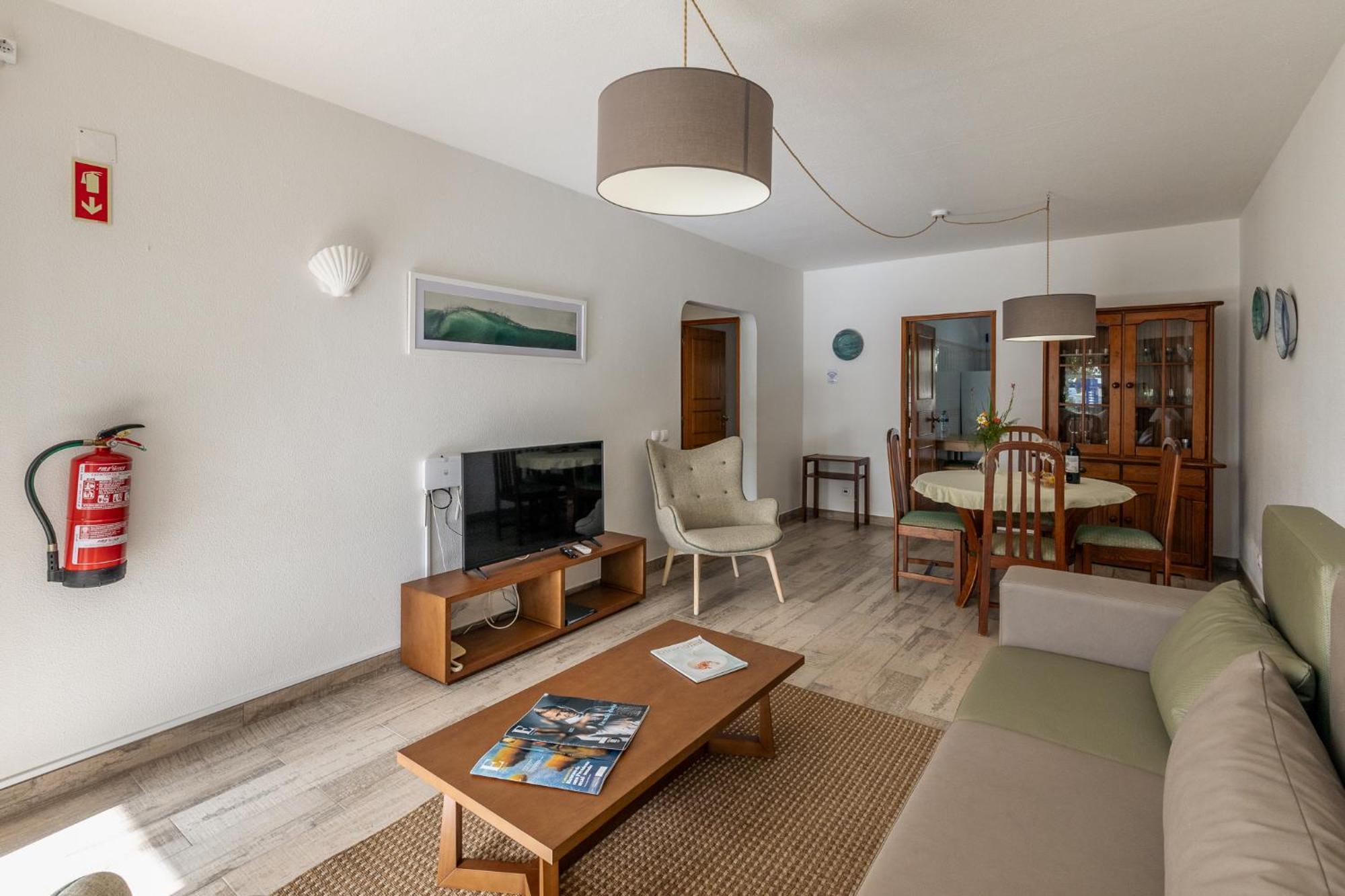 Apartamento com 2 Quartos - Piso Térreo