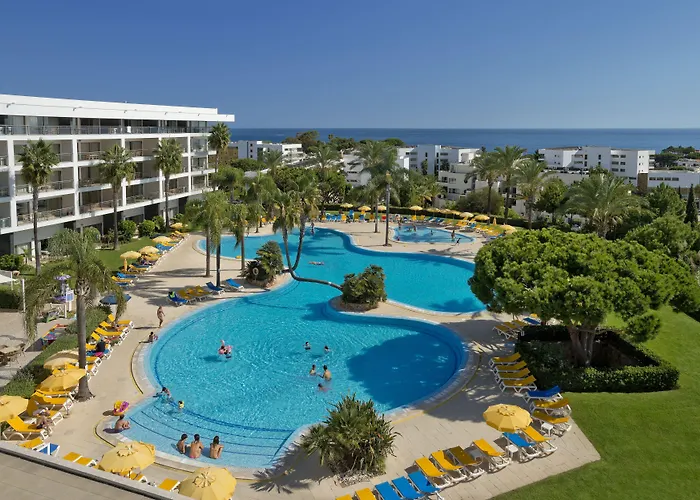 Hotel with pool: Alfagar Alto Da Colina